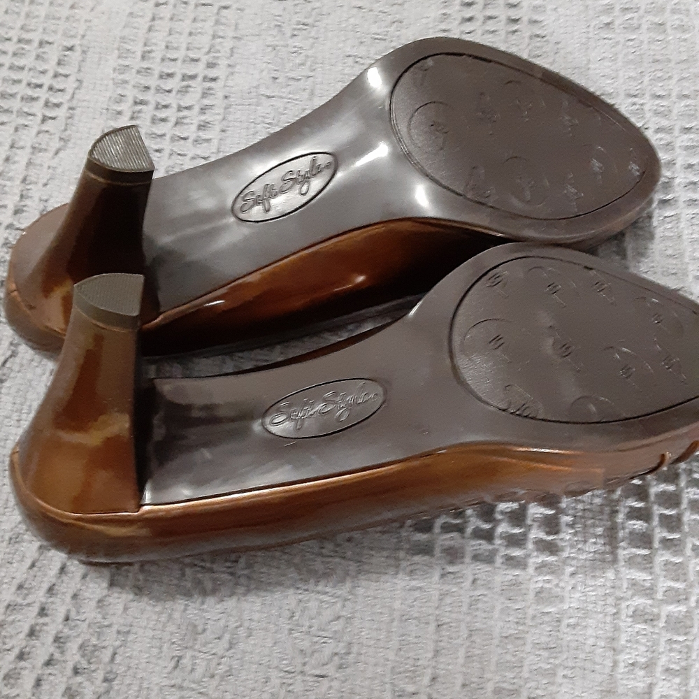 Soft Style Pumps - Picture 5 of 7